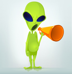 Un alieno urla con un megafono in mano