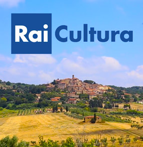 Le campagne toscane riprese dal drone e il logo Rai Cultura