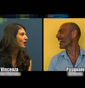Immagine di intervista doppia classicamente divisa in due con una donna e un uomo a mezzo busto che si guardano, ognuno con uno sfondo colorato diverso